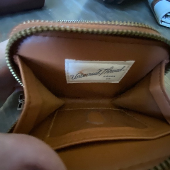Leather Universal Thread Wallet - Picture 3 of 9